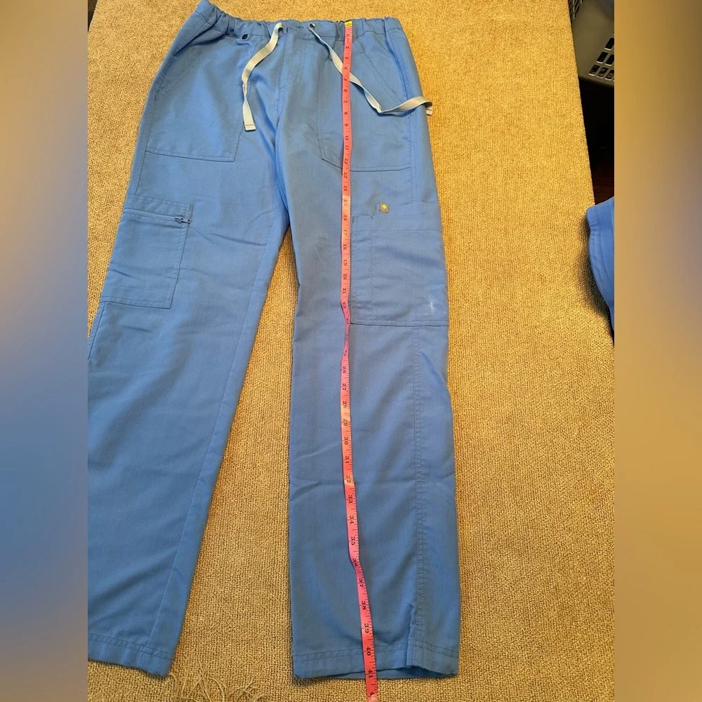Men’s Figs Cairo Scrub Pants size Small/medium